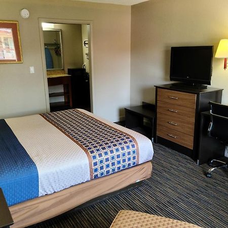 Travelodge By Wyndham Williamsburg Colonial Area Exterior photo